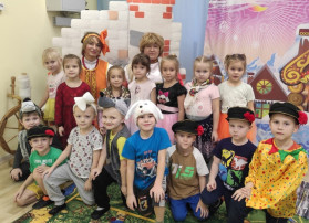 Рождественские колядки для воспитанников группы "Капельки" и группы "Акварелька"! Рождественские колядки для воспитанников группы "Капельки" и группы "Акварелька"!.