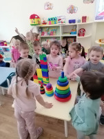 Занятие по математике на тему "Большой - маленький" Занятие по математике на тему "Большой - маленький".