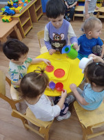 Занятие по рисованию в группе "Родничок" Занятие по рисованию в группе "Родничок".
