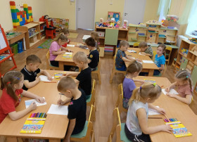 Занятие по теме : «Члены моей семьи» Занятие по теме : «Члены моей семьи».
