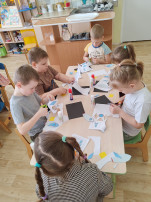 Занятие по аппликации «Ракета летит в космос» Занятие по аппликации «Ракета летит в космос».